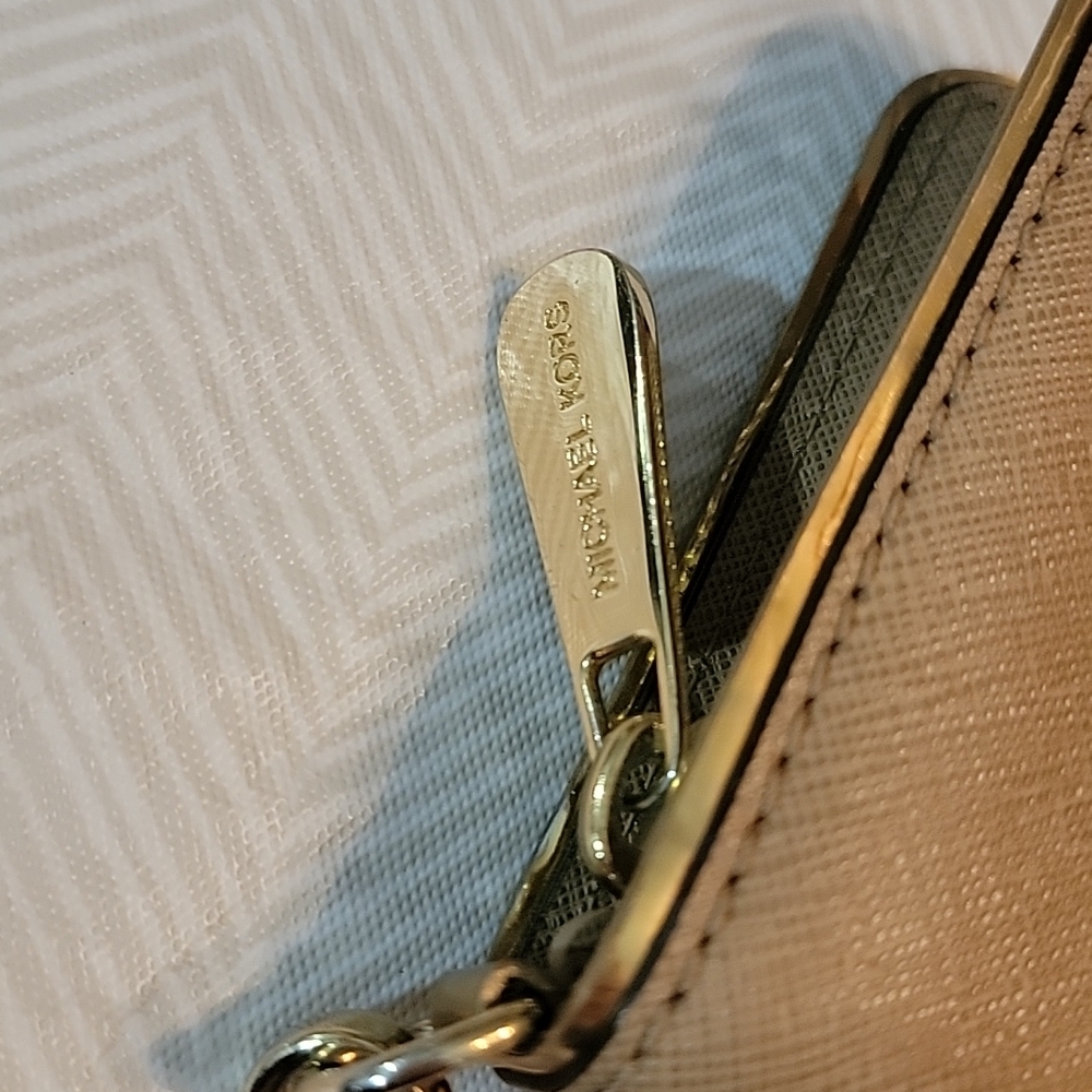 Michael Kors Tan Jet Set Wristlet Wallet - Picture 3 of 11